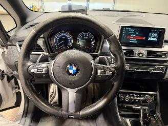 BMW 2-serie 220i 141kW 7-Persoons   Automaat High Executive picture 27