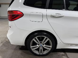 BMW 2-serie 220i 141kW 7-Persoons   Automaat High Executive picture 16