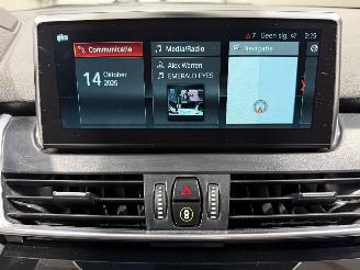BMW 2-serie 220i 141kW 7-Persoons   Automaat High Executive picture 32