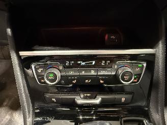 BMW 2-serie 220i 141kW 7-Persoons   Automaat High Executive picture 34