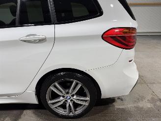 BMW 2-serie 220i 141kW 7-Persoons   Automaat High Executive picture 15