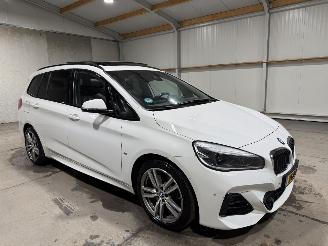 BMW 2-serie 220i 141kW 7-Persoons   Automaat High Executive picture 2