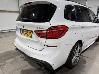 BMW 2-serie 220i 141kW 7-Persoons   Automaat High Executive picture 19