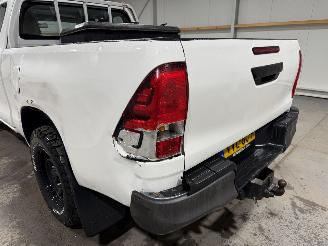 Toyota Hilux 2.4D-4D 110kW 4WD Cool Comfort picture 18