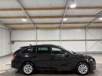 uszkodzony samochody osobowe Skoda Octavia 1.5TSI MHEV 85kW Automaat Business Edition 2025/10