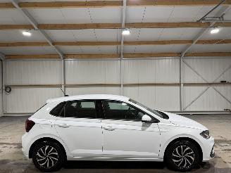 Schadeauto Volkswagen Polo 1.0TSI 70kW Automaat Life 2022/11