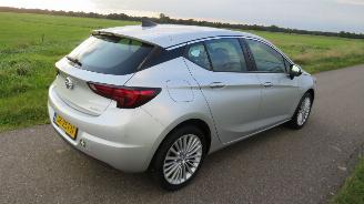 krockskadad bil auto Opel Astra + 1.0 77kw 105pk  127.000km nap Innovation Navigatie Camera Leer  127.000km nap 2016/5