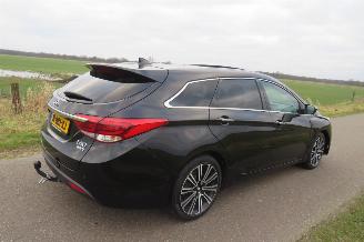 Damaged car Hyundai I-40 1.7 CRDi I Catcher Premium Automaat  140pk  Camera Leer Navigatie [ nieuwe model 2017/4