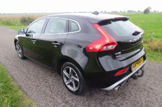 Unfallwagen Volvo V-40 2.0 D2 R Design 120pk 180.000km nap Camera Navie Leer Stoelverwarming 2015-09 2015/9