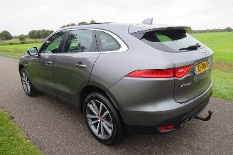 Damaged car Jaguar F-Pace 2.0D 180pk Automaat Portofolio 4 AWD Panoramadak  [ splinter nieuwe Motor bij 137.000 km SUV 2016/7