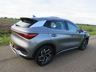 damaged passenger cars BYD Atto 3 Design 60 Suv  12-2022  Elektrisch Suv Leer camera [ auto loopt en rijd 2022/12