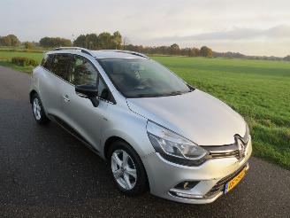Auto incidentate Renault Clio 0.9 TCe Estate Limited 170.000km nap  Navigatie   2017  [ topstaat 2017/4