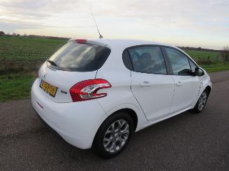 krockskadad bil auto Peugeot 208 1.2 VTI 5drs Active Airco Navie   2013  Active Style 2013/9