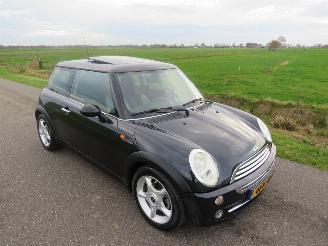 Voiture accidenté Mini Mini COOPER 1.6 116pk Airco  2005  [ schadevrij top staat  schuifdak 2005/10