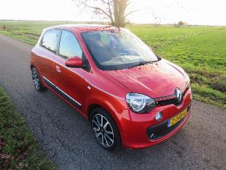 Vaurioauto  passenger cars Renault Twingo 1.0  71pk  SCe 5Drs Dynamique 2015 Airco topstaat 2015/10