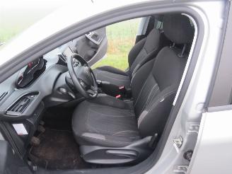 Peugeot 208 1.2 VTI 82PK  126.000km Nap 5Drs Airco  2013 picture 21