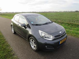 Kia Rio Kia Rio 1.2 CVVT Design Edition 86pk Navigatie Airco  2013 5drs picture 2