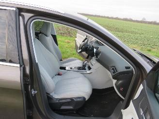 Peugeot 308 SW 1.2eTHP 131pk!!! Automaat Allure 178.000km nap Camera leer Navigatie Splinter nieuw picture 4