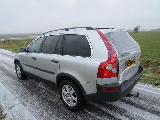 Damaged car Volvo Xc-90 2.5 T  209pk Aut Kinetic  7 Persoons Leer Mpv 2005 7 persoons vol optie 2005/7