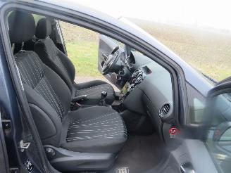 Opel Corsa 1.2 16v  180.000km nap  111 Edition Airco 2010 picture 3