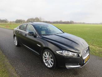 Schadeauto Jaguar XF 2.2 S.R Sport LE  200pk Automaat  2015 vol optie 2015/8