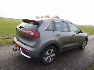 Damaged car Kia Niro 1.6 GDi Hybrid First Edition Automaat Elektrisch leer Camera Navigatie voloptie 2017/10