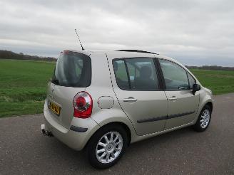 Coche accidentado Renault Modus 1.6 16v Automaat  91.000km nap 5drs Mpv Airco  [ van opa geweest 2007/3