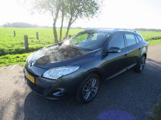 Avarii autoturisme Renault Mégane 1.6 102pk Expression Navigatie Airco  parkeerschade 2011/2