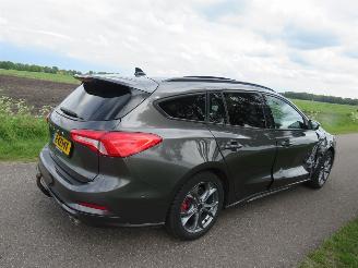 Schadeauto Ford Focus 1.0 125 pk Automaat EcoBoost Hybrid ST Line X Business Schuifkanteldak Camera navigatie 2021/8
