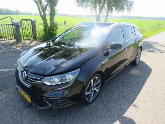 krockskadad bil auto Renault Mégane 1.6 DCI BOSE EXCLUSIEF 131PK  202.000KM NAP  2017 2017/10