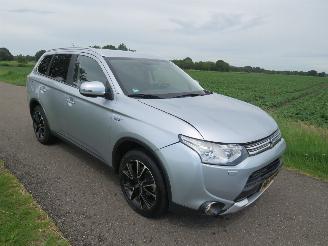 skadebil auto Mitsubishi Outlander 2.0  121PK PHEV 4X4 PLUG IN  HYBRIDE EXECUTIVE X LINE EDITION 2015  CAMERA 2015/10