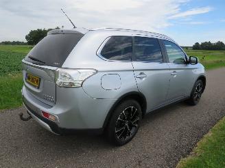 Coche accidentado Mitsubishi Outlander 2.0 HPEV 4X4 PLUG IN  HYBRIDE EXECUTIVE X LINE EDITION 2015  CAMERA 2015/10
