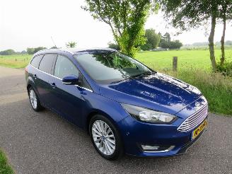 Avarii autoturisme Ford Focus 1.0 92 Kw  125 pk Titanium Edition Navigatie  Schadevrij  Top Staat  2015-12 top 2015/12