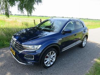 Unfallwagen Volkswagen T-Roc 2.0 TSi 190pk  4 Motion R Sport 2019 190pk Automaat Camera Sport vol optie 2019/11
