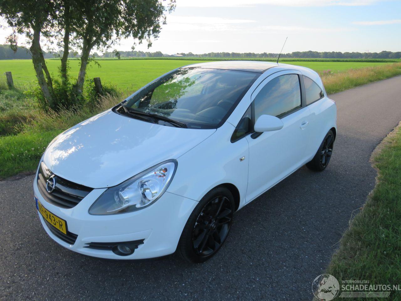 Opel Corsa Opel Corsa 1.4-16V \'111\' Edition Navigatie Airco schadevrij