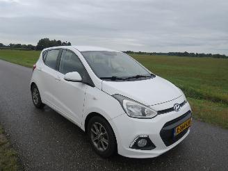 Schadeauto Hyundai I-10 1.0 I  Motion 2014 [ Nieuwe Model 5drs Airco Stoelverwarming 2014/12