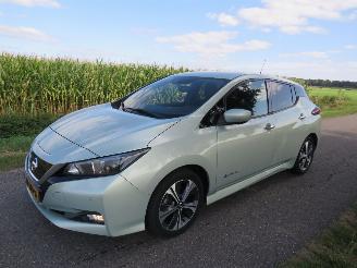 krockskadad bil auto Nissan Leaf 2.ZERO EDITION 40 kWh Elektrisch Automaat Camera Stoelverwarming Navigatie schadevrij 2018/4