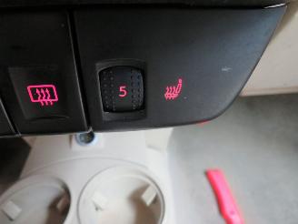 Volkswagen Beetle 2.0 116pk New Beetle Cabriolet Leer Stoelverwarming parkeerschade picture 18