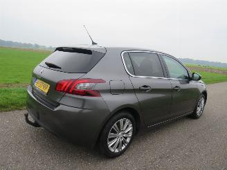 Peugeot 308 1.2 110pk Pure Tech 133.000km nap Camera Navigatie clima panoramadak 2020 nieuwstaat 2020/12