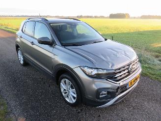 Vaurioauto  passenger cars Volkswagen T-Cross 1.0 TSi Life 95pk Euro 6 Camera Navigatie clima sportstoelen  enz enz 2019/11