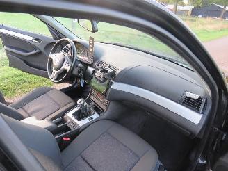 BMW 3-serie 318 D 116 pk  2002 Navigatie Airco  Sedan picture 16