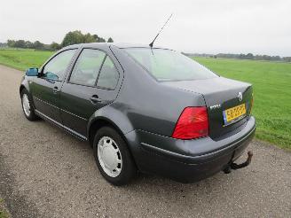 Volkswagen Bora 2.3 V5 Highline Sedan 213000 Airco  Topstaat picture 2
