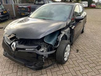 škoda strojů Renault Clio  2015/11