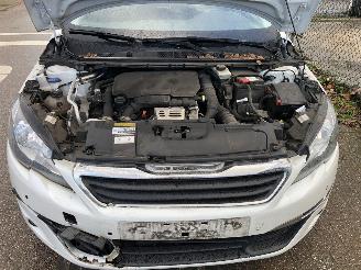 Peugeot 308 308 SW 1.2 PureTech Blue Lease Executive picture 5