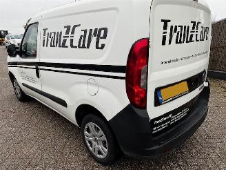 krockskadad bil bedrijf Fiat Doblo  2016/11