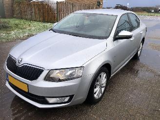 Voiture accidenté Skoda Octavia Octavia 1.6 TDI Ambition Businessline 2013/6