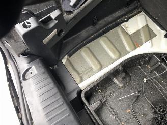 Peugeot 308 308 CC 1.6 THP Noir & Blanc picture 16