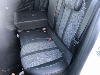 Peugeot 408 408 1.2 PureTech Allure 130 EAT8 picture 15