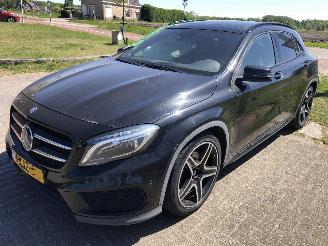 krockskadad bil auto Mercedes A-klasse GLA-klasse 250 Ambition 2014/8