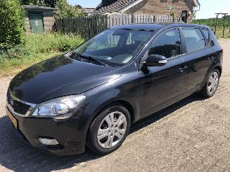 uszkodzony samochody osobowe Kia Ceed 1.4 VVT X-ecutive 2010/1